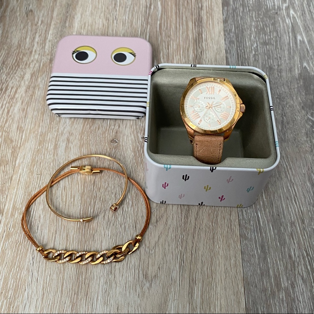 Women’s Fossil watch with two bracelets